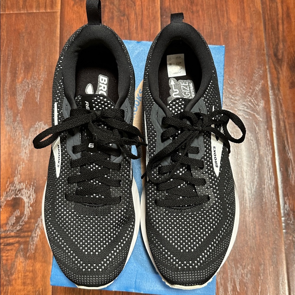 Brooks Revel 6 Energizer Black and White Women's trainers - Picture 2 of 7